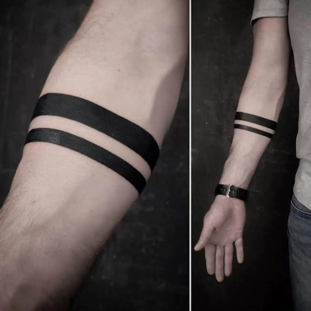 Que signifie le tatouage minimaliste a bandes noires sur lavant bras.jpg